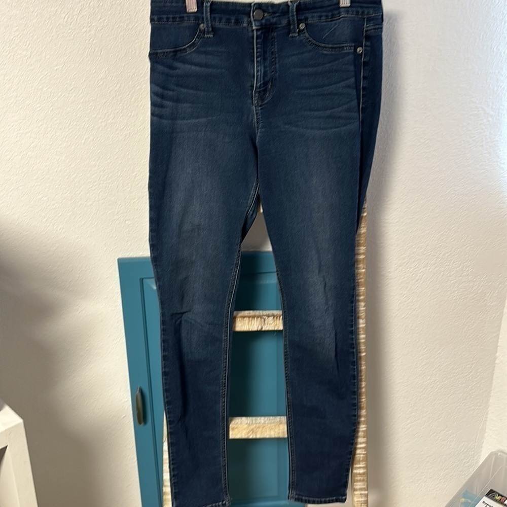 Level 99 mid rise Janice ultra skinny. With stretch! Size 32